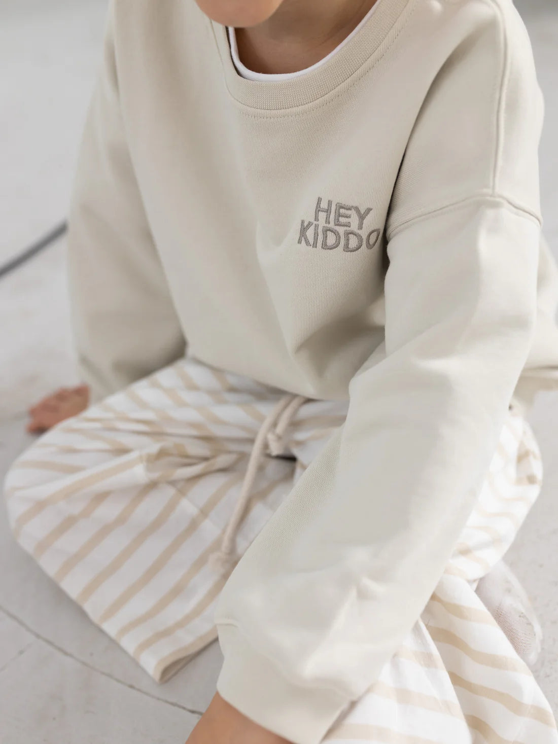 Famvibes Sweatshirt Hey Kiddo beige