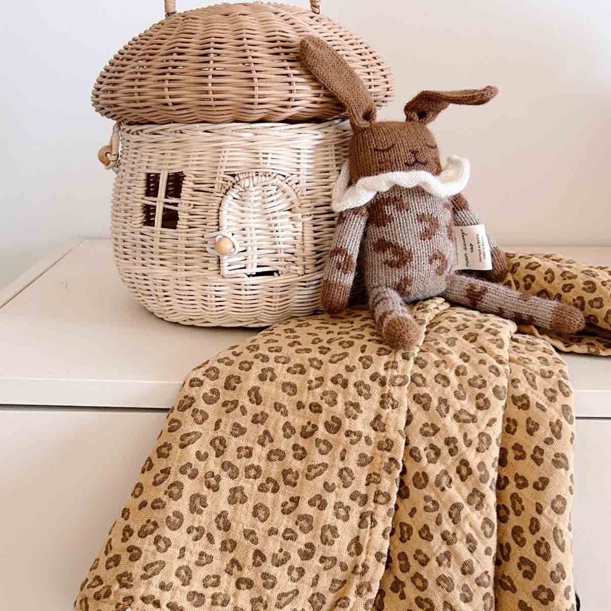 LANGE BIANCA MINI-CAFÉ MIT LEOPARDENMUSTER